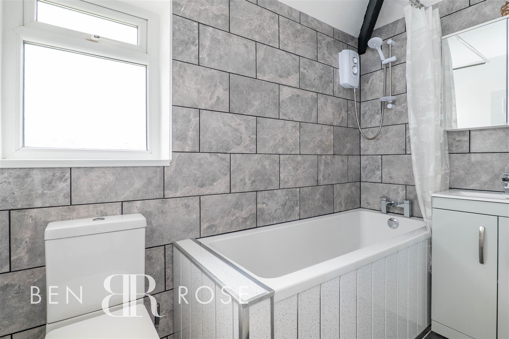 4 bed property in Edgehill Crescent, Leyland